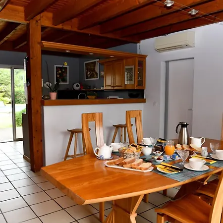 D'hotes Any-jean Louis A Bed and Breakfast Mios
