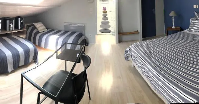 D'hotes Any-jean Louis A Bed & Breakfast 3*